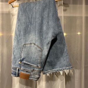 Judy Blue Dad Jeans 15/32 Distressed High Rise Light Wash Raw Hem